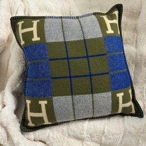 Hermes Avalon III pillow, small model